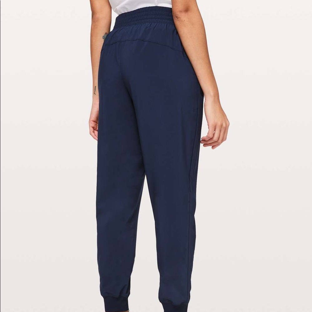 Lululemon Wanderer Jogger 28”